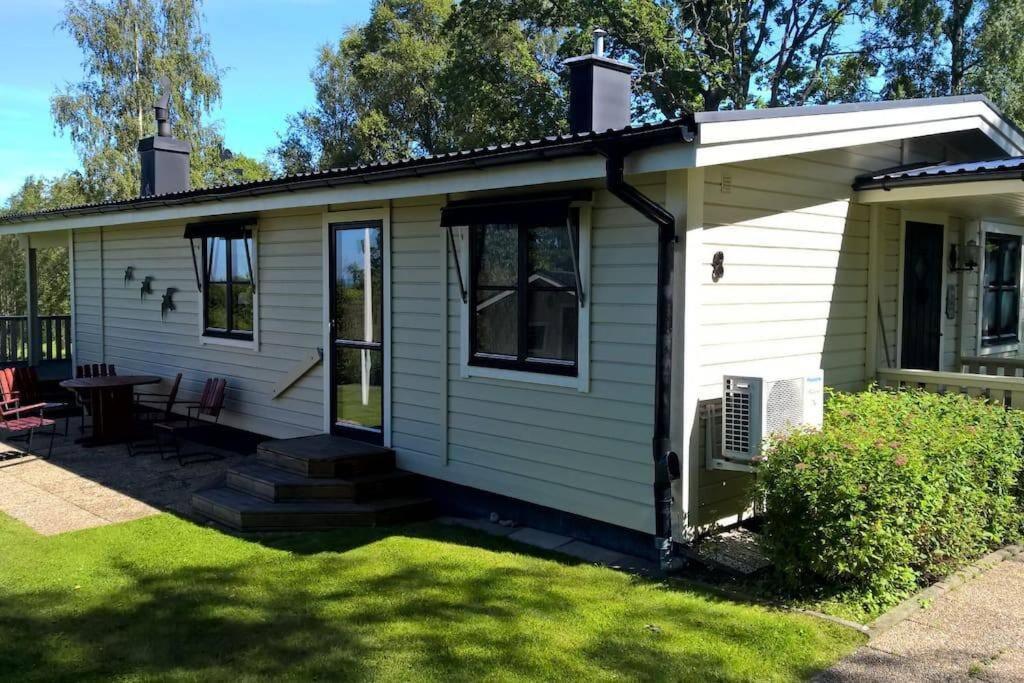 Ferienhaus Smultronsstaelle Hjo, Vaettern Luaran gambar